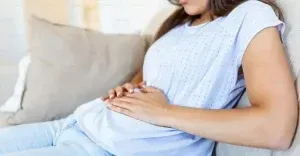 Woman-suffering-from-stomach-pai
